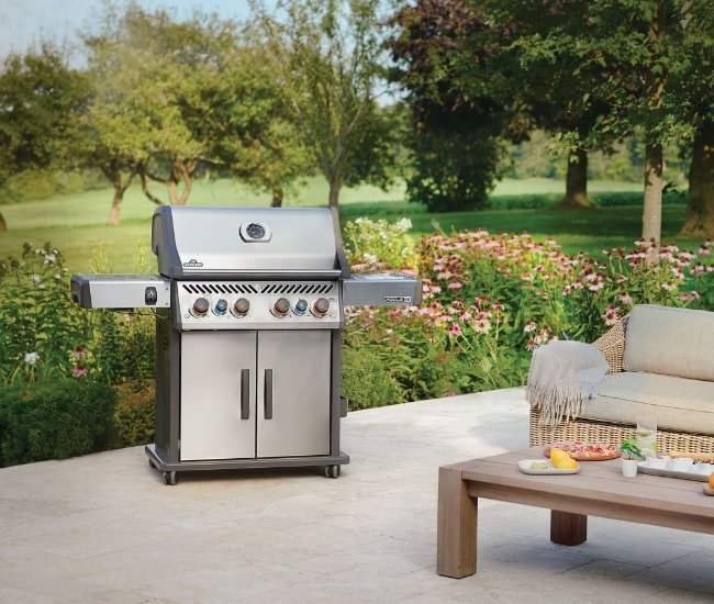 Napoleon Rogue PRO-S 525 RSIB Portable Grill | 4-Burner
