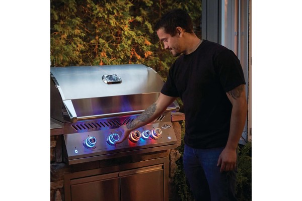Napoleon Built-in 700 Series 32-inch Stainless Steel Gas Grill with Infrared Rear Burners Napoleon Built-in 700 Series 32-inch Stainless Steel Gas Grill with Infrared Rear Burners