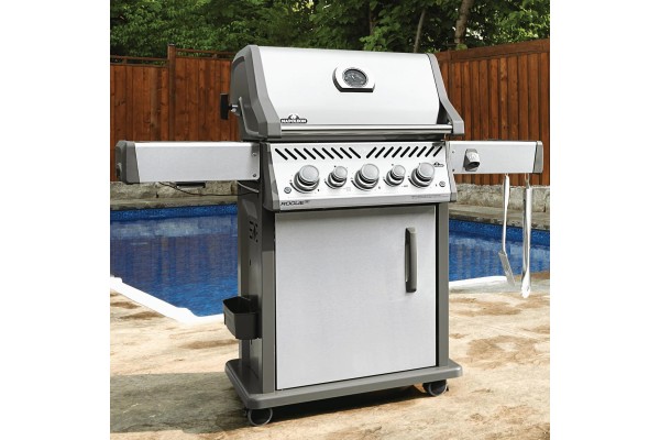 Napoleon Rogue SE 425 Stainless Steel Gas Grill with Infrared Side and Rear Burners Napoleon Rogue SE 425 Stainless Steel Gas Grill with Infrared Side and Rear Burners